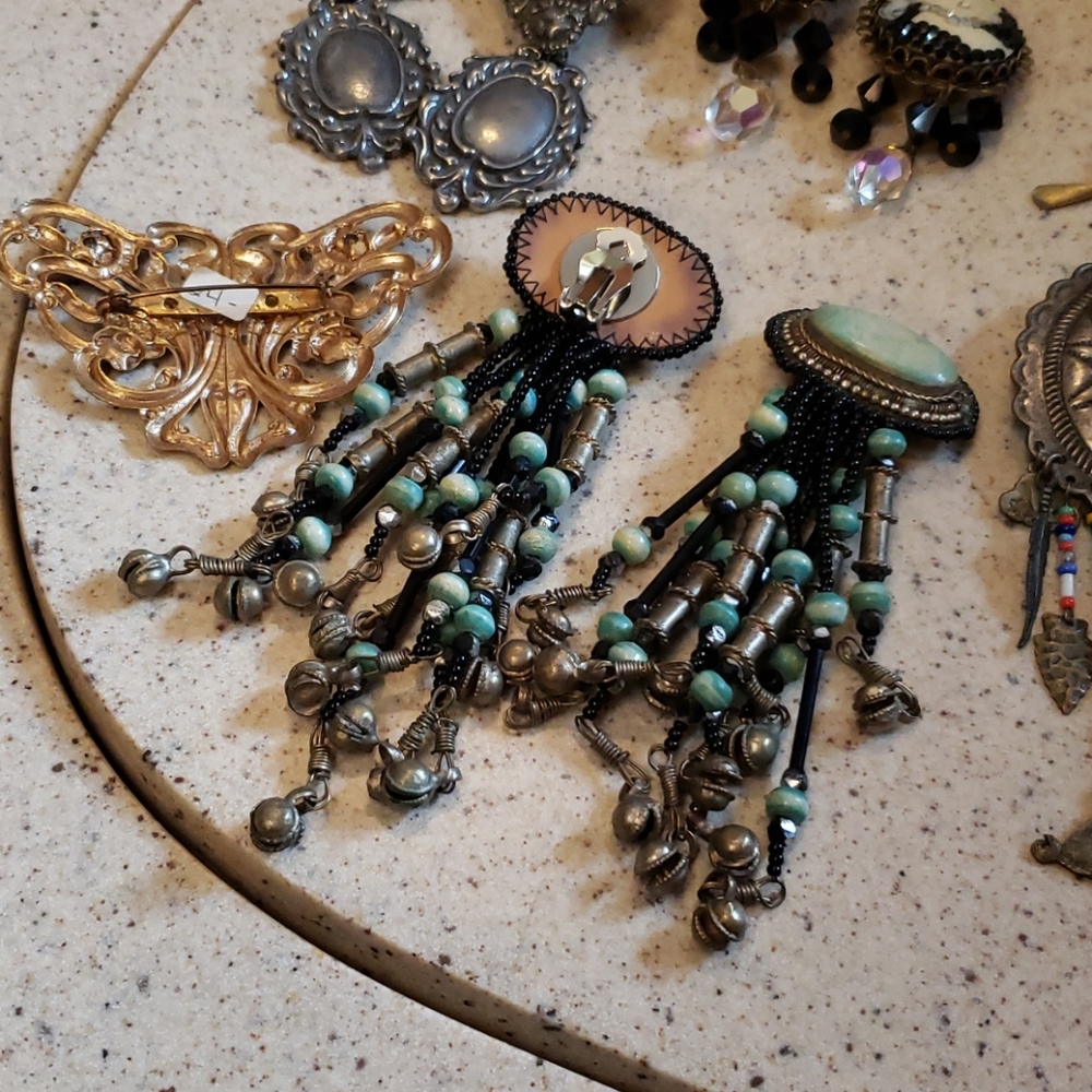 Vintage earrings bundle cameo steampunk western - Picture 2 of 8